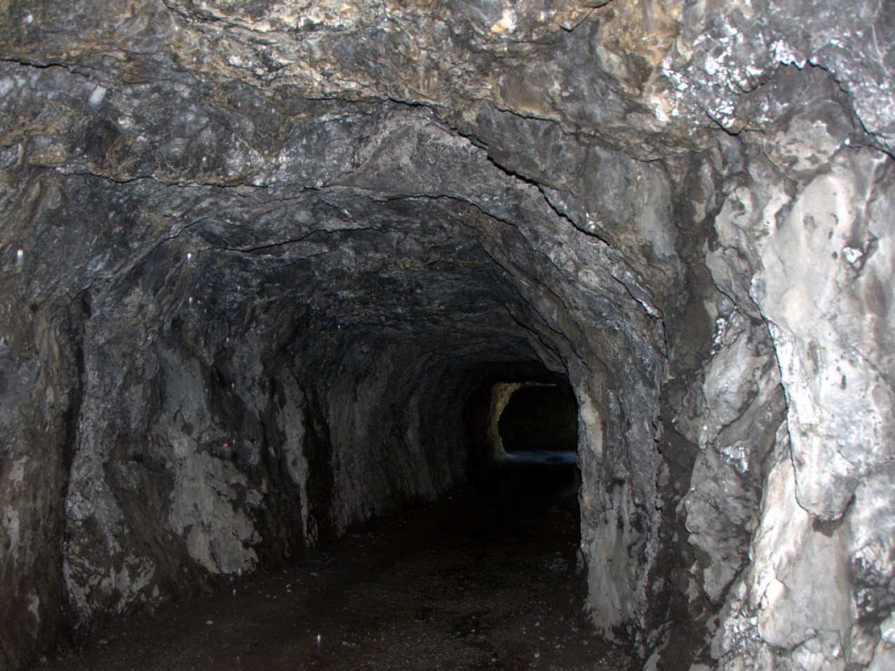  Tunnel auf die Sulzlalm