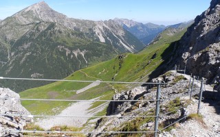  Weg hinunter zur Anhalter Hütte mit Namloser Wetterspitze