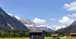  Holzgau im Frühling - Blick Richtung Steeg