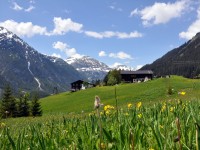 Holzgau im Frühling - Schiggen Häuser