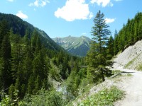 Schotterstrasse bei Madau