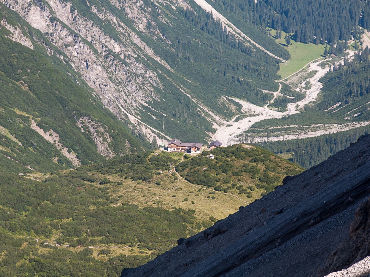  Blick zur Hanauer Hütte von der Dremelscharte