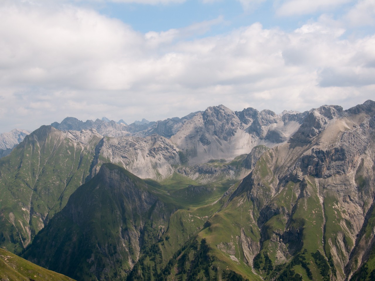  Blick von der Grießlscharte zur Memminger Hütte