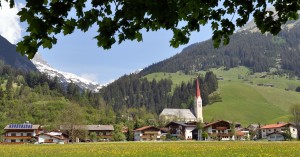 Holzgau im Frühling - Holzgauer Kirche