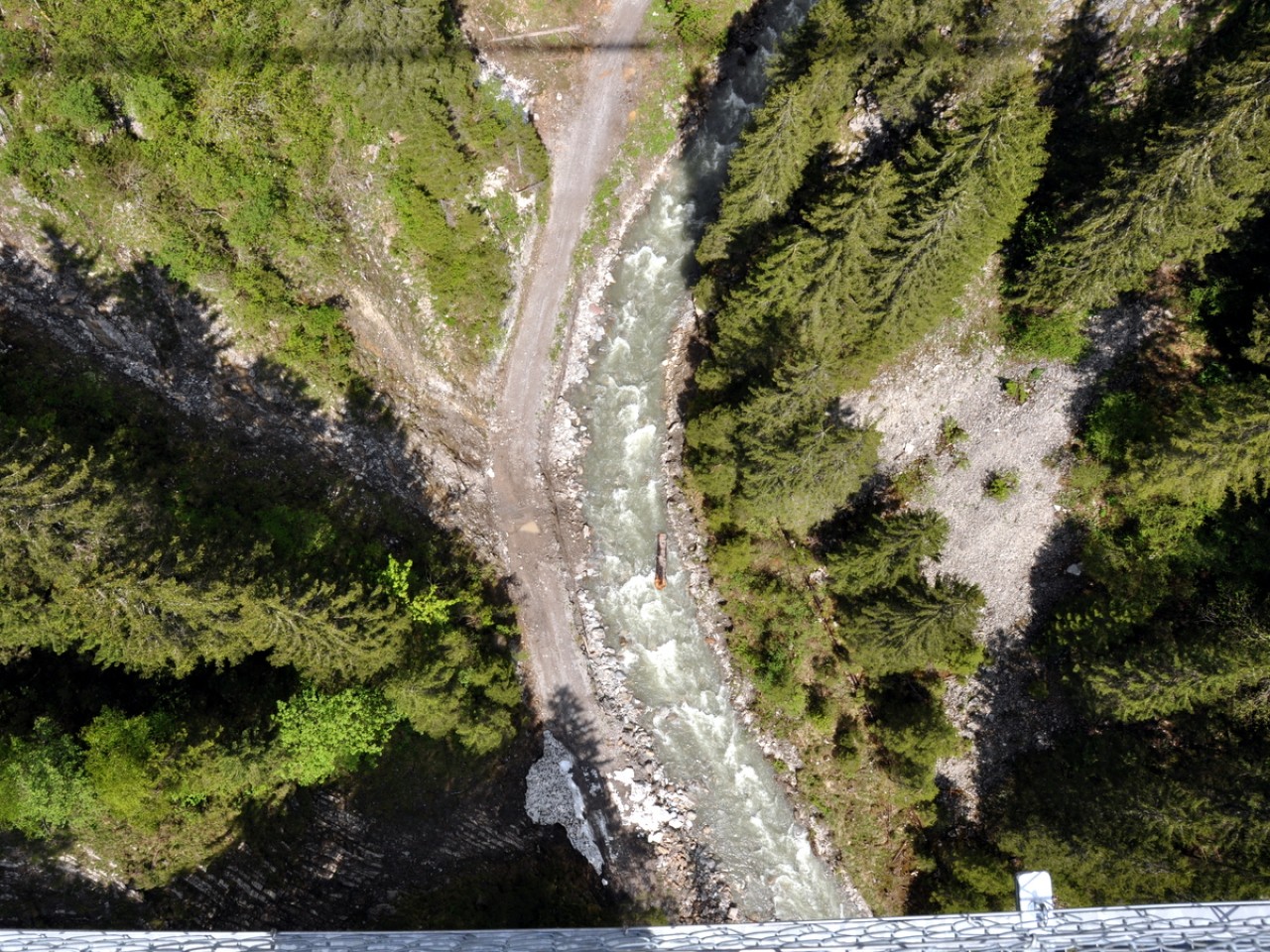  Holzgau im Frühling - Höhenbachschlucht