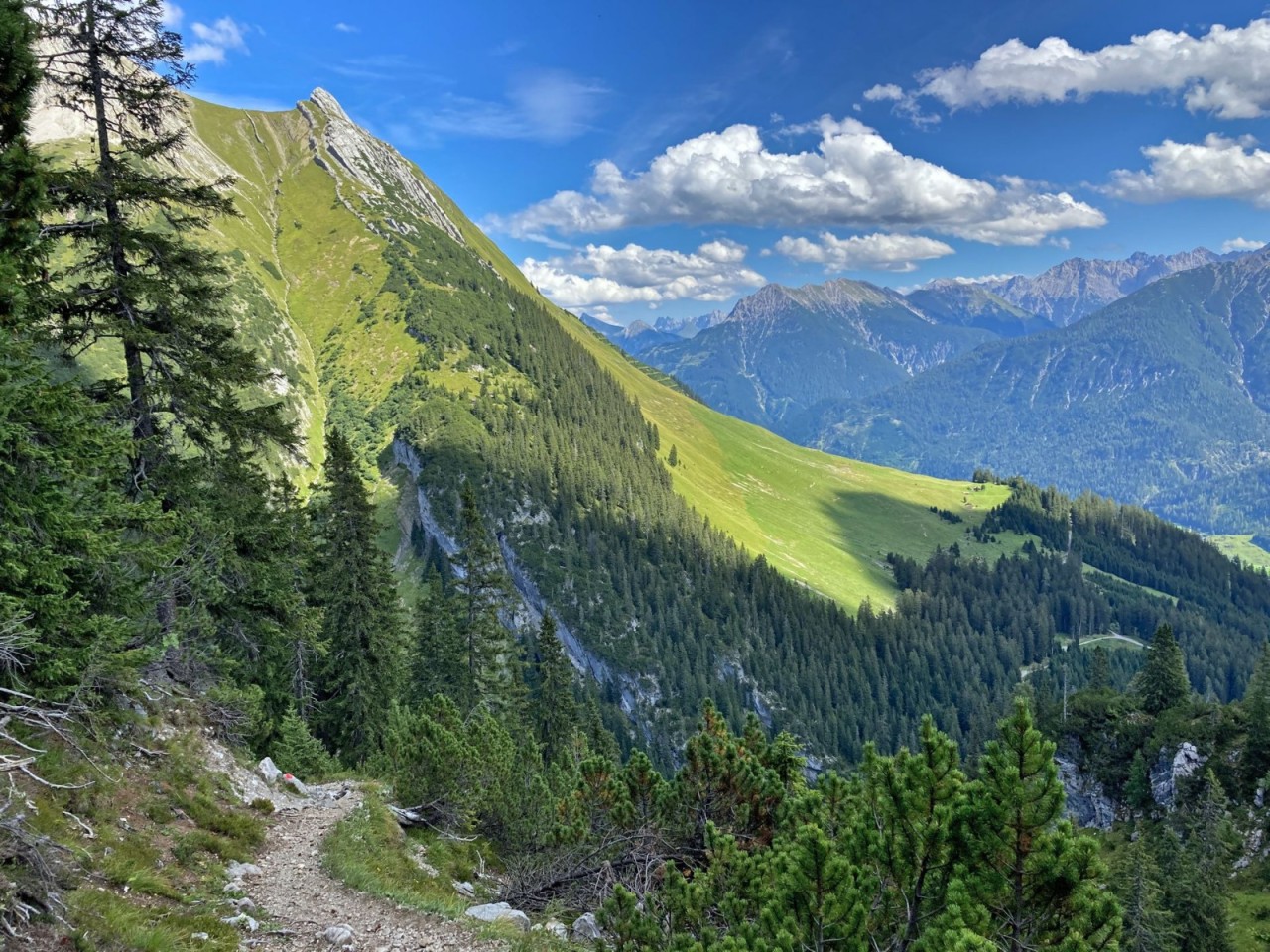  Abstieg mit Blick zur Rotwand