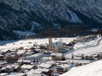 Holzgau Kirche von der Schiggen