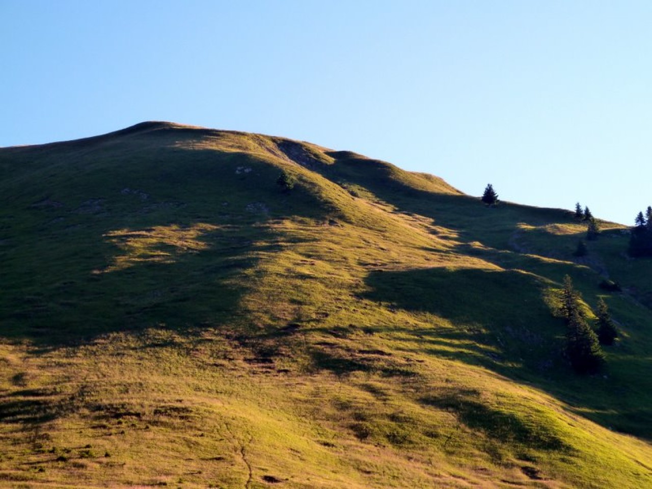  steile Grashänge des Donnersam