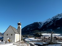 Kirche und Brücke in Bach