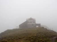 Stuttgarter Hütte im Nebel