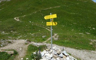  Wegweiser vor der Memminger Hütte