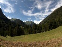 Blick von Madau in Richtung Bach
