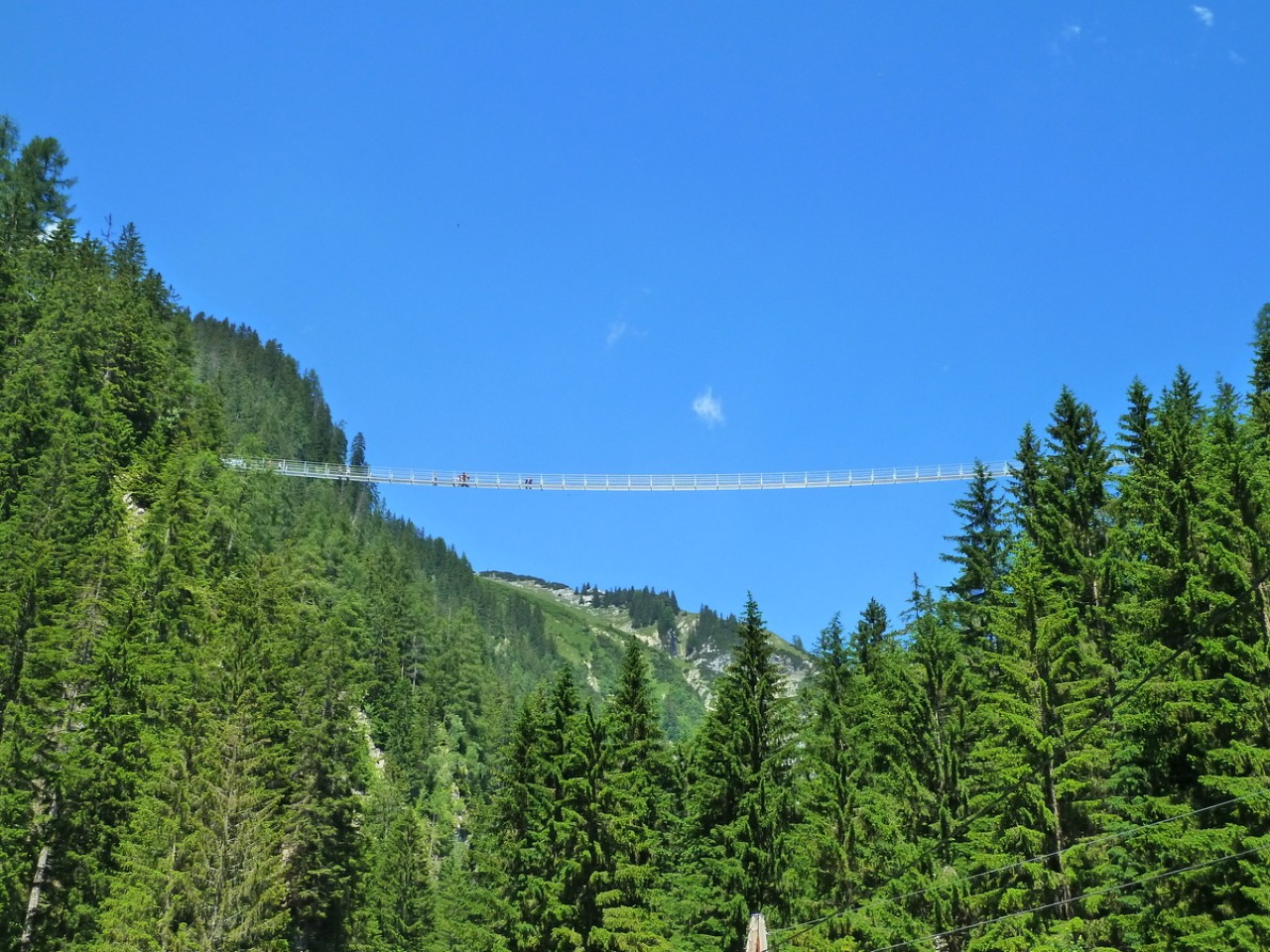 Hängebrücke Holzgau - von unten