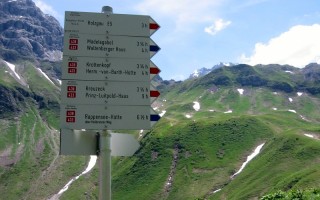  Schild auf dem Weg zur Kemptner Hütte