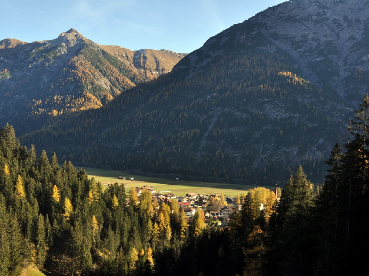  Holzgau von Hängebrücke