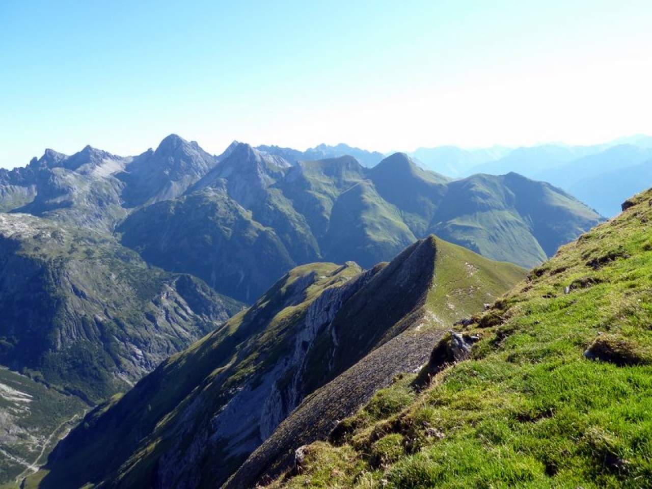  Steile Hänge ins Schochenalptal
