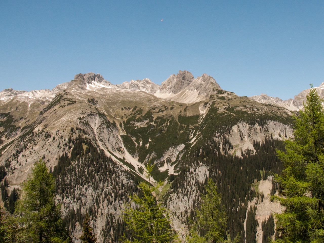  Blick hinüber zur Hermann-von-Barthhütte