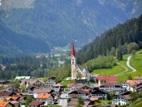 Holzgau im Frühling - Holzgau Ortszentrum