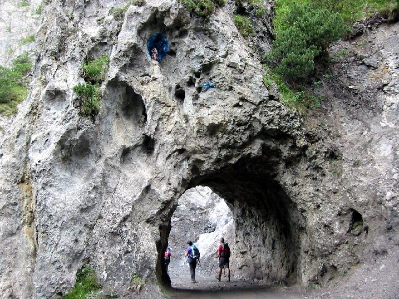  Tunnel af dem Weg zur Sulzlalm